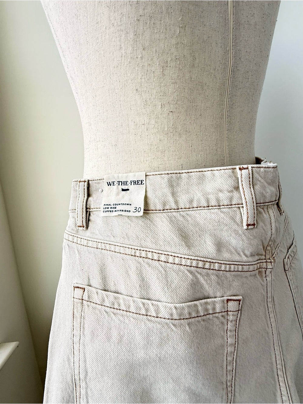 NWT Free People Final Countdown Cuffed Boyfriend Jeans in shade Big Ban - Picture 6 of 15